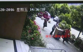  男子藏身快遞箱溜進(jìn)小區(qū)搶劫成——竟然和一臺快遞安檢機有很大關(guān)系